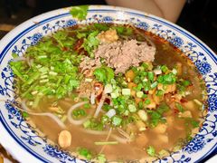 -爆炸头阿姨小四川正宗川味小吃(无任何分店)