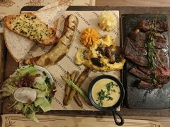 -Mark&Mars Restaurant
