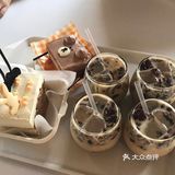 充满岁月斑驳的痕迹，没有电梯