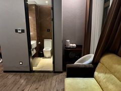 -潮漫酒店(北京通州环球度假区临河里地铁站店)