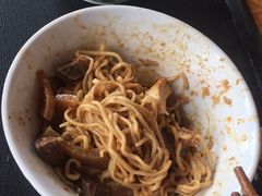 -松树干拌面店