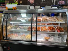 面包甜点陈列柜-嗨牛味海鲜烧烤