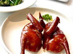 玻璃皮润烧乳鸽皇-北京厨房(西安SKP店)