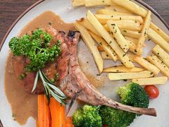 -Chom Cafe and Restaurant