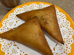 咖喱吞拿鱼角-喜莲咖啡