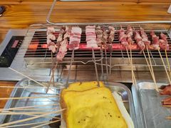 -哈尔滨小酒馆·鲜肉现穿自助烧烤(康新花园店)