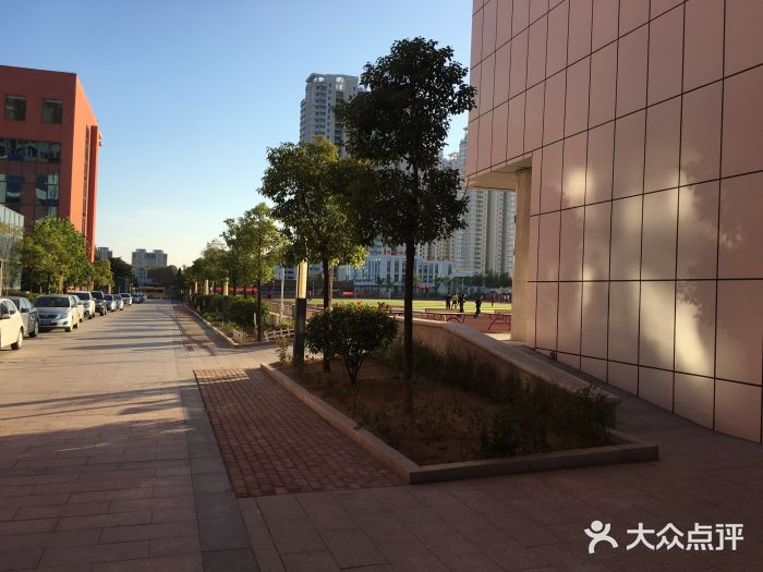 山海天旅游度假区青岛路中学图片