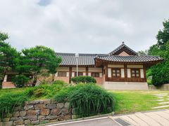 -梨大女人街