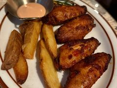 炭烤鸡翅配炸薯角-BROWNSTONE布朗石西班牙餐厅(富城店)