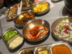 -草家酱蟹炭火烤肉店(珲春南路一店)