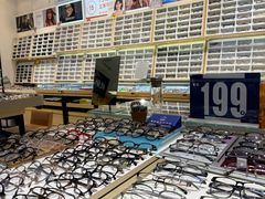 -美式眼镜·授权蔡司.依视路.尼康.豪雅.明月(人民广场店)