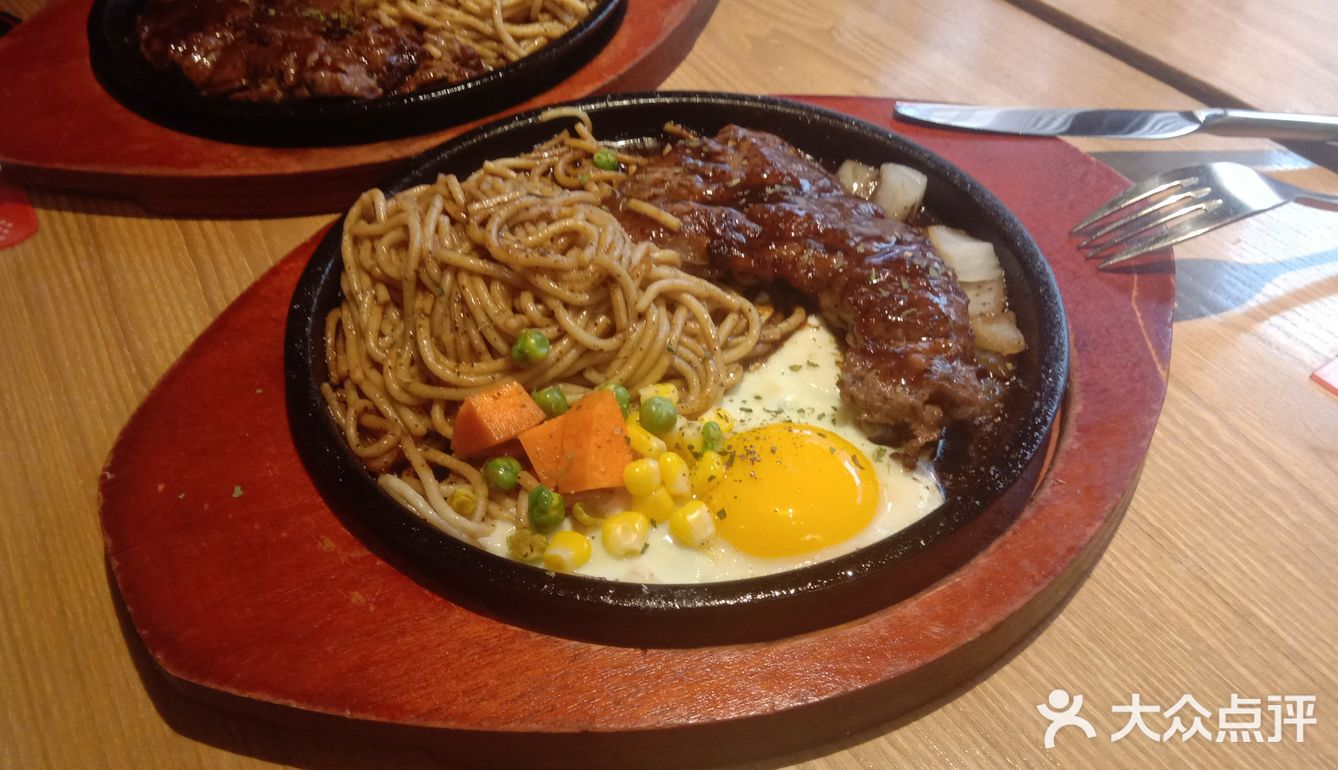 在国泰里面 这边奶茶店非常多，交通便利