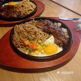 在国泰里面 这边奶茶店非常多，交通便利