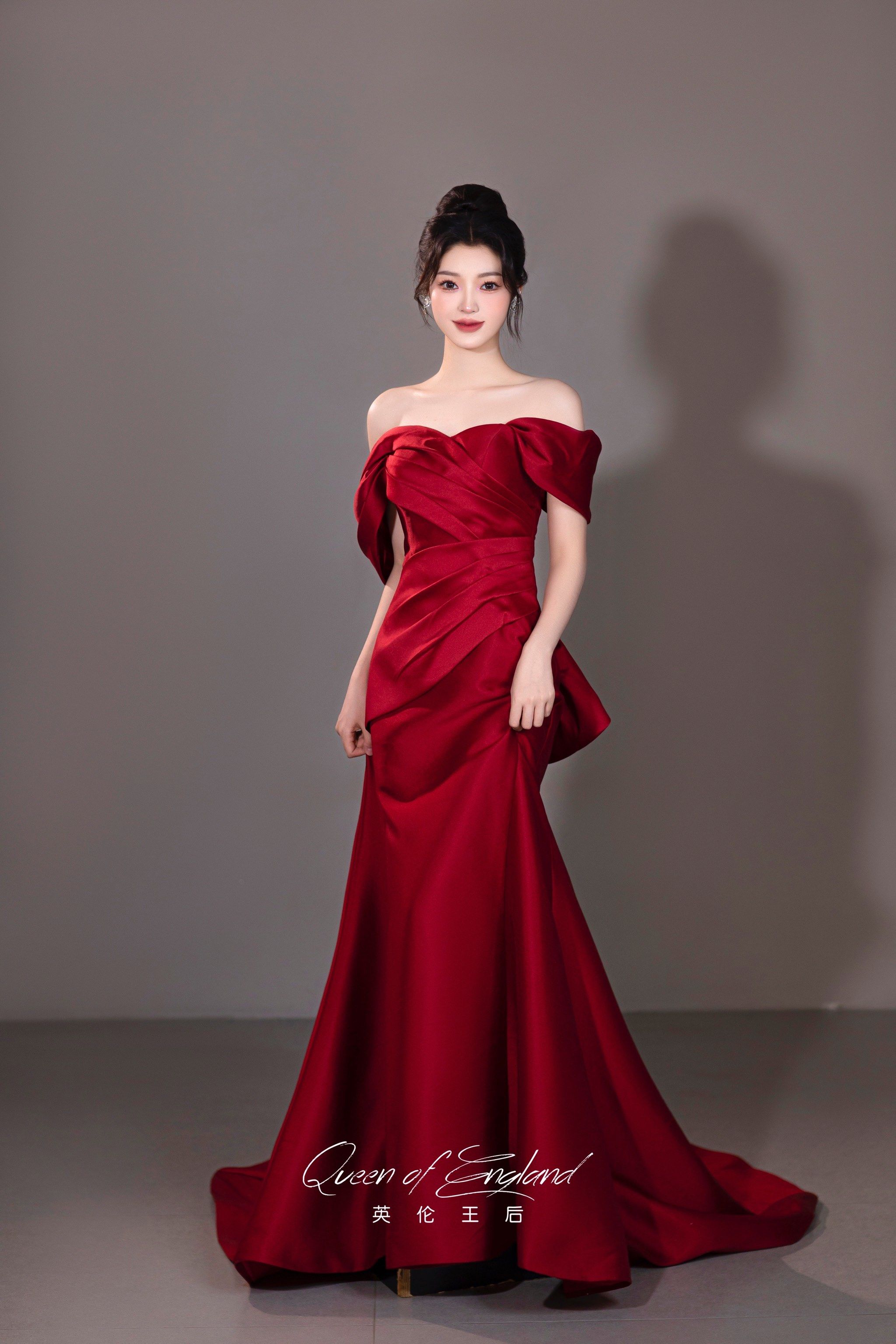 鱼尾小拖礼服👠优雅大方,拉长身材比例～后背蝴蝶结🎀点缀性感