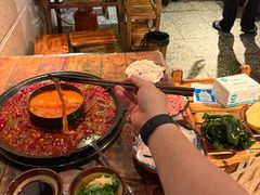 牛油番茄鸳鸯锅-乡当俏老火锅