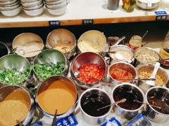 -两三事小郡肝串串香火锅(桂庙店)