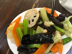 凉拌素什锦-王三姑牛肉饼