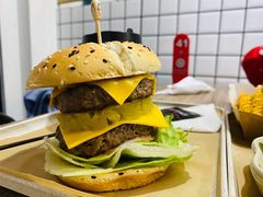 凤梨牛肉汉堡-牛纽塔·牛人堡(群众路店)