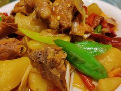 巴扎76号大盘鸡-巴扎美食·新疆菜·西域歌舞表演餐厅(新疆大厦店)