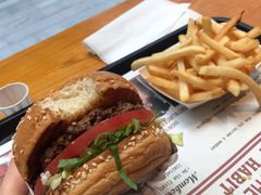 -The Habit Burger Grill 哈比特汉堡(复兴soho店)