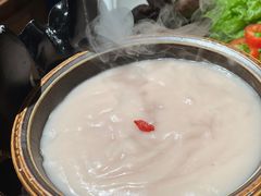 -老牌坊云南鱼豆花火锅(哈西万达店)