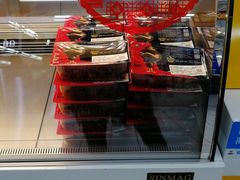 -周黑鸭(郑州中原区华山路中原万达沃尔玛店)