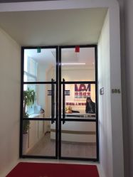 -巴黎婚纱摄影工作室