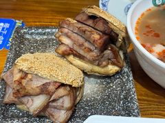 -老天桥酱肉烧饼夹肘子(天桥店)