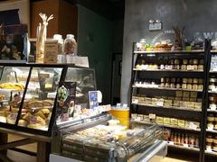 面包甜点陈列柜-bItBakery(岭南站店)