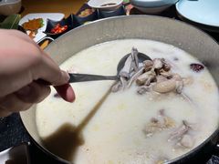 -洪氏嗨捞·广东猪肚鸡·椰子鸡火锅(西咸万象城店)