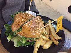 龙利鱼汉堡-HELLO 27 意面·沙拉·帕尼尼