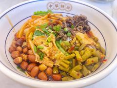 -弘束束柳州深巷螺蛳粉(珠江路店)