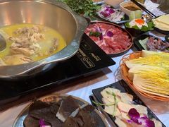 -鲜入围煮花胶鸡海鲜火锅