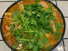 招牌炸酱酸辣米线-肥汁米蘭香港米线(长宁来福士店)