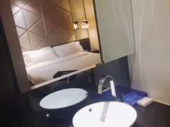 -桔子酒店(上海西藏北路地铁站店)