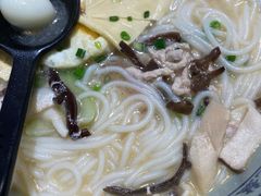 -蒙自源米线大王(东站店)