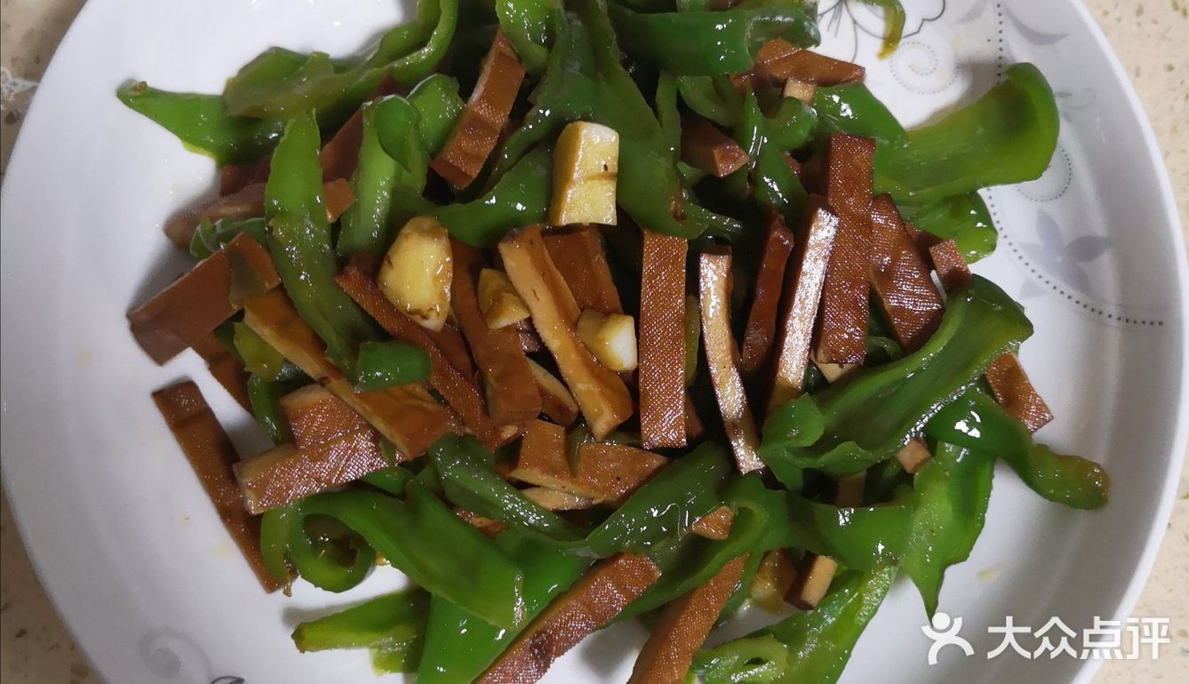 青椒炒香干看起来就特别好吃，自制的更香呢。