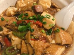冬菇火腩焖山水豆腐-美极鲜食坊(宝安南路店)