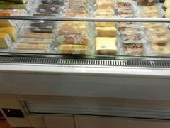 面包甜点陈列柜-绿叶居烘焙·面包·蛋糕(富都店)