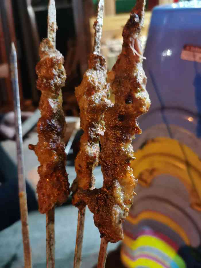 新疆巴郎子烤肉-"以前路过经常吃的一家羊肉串,胃口好的时候.