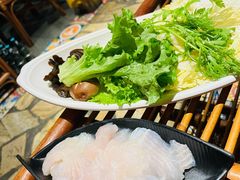 -老牌坊云南鱼豆花火锅(爱建店)