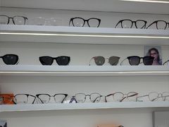 -美式眼镜·授权蔡司.依视路.尼康.豪雅.明月(南翔印象城店)