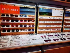 -LOOK眼镜·蔡司依视路配镜(宝山万达店)