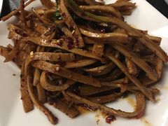 -东巴谷野生菌火锅餐厅