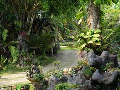 -Chom Cafe and Restaurant