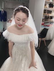 -雪莉美妆婚纱馆