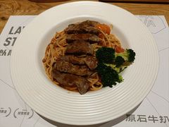 黑椒嫩牛排配肉酱意面-原石牛扒·约会餐厅(龙城万科里店)