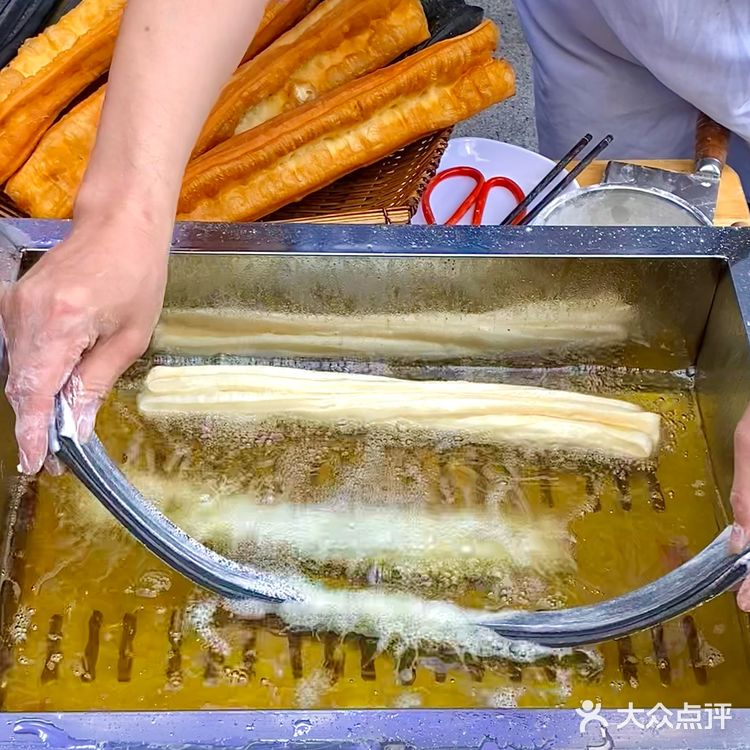 油条新风尚，一口彩色，满口幸福！