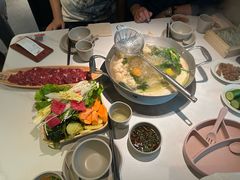 -左庭右院鲜牛肉火锅(金山万达店)
