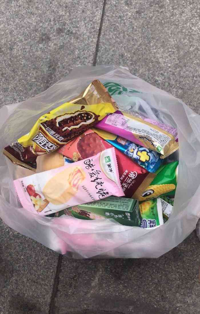 打分 天气慢慢变凉,超市里的雪糕都在做活动,6.